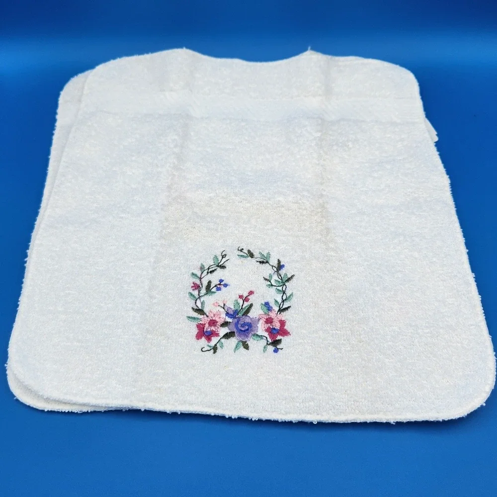NEW Two Bibb Home Innovations Windsor Terry Crescent Floral Wash Cloths White